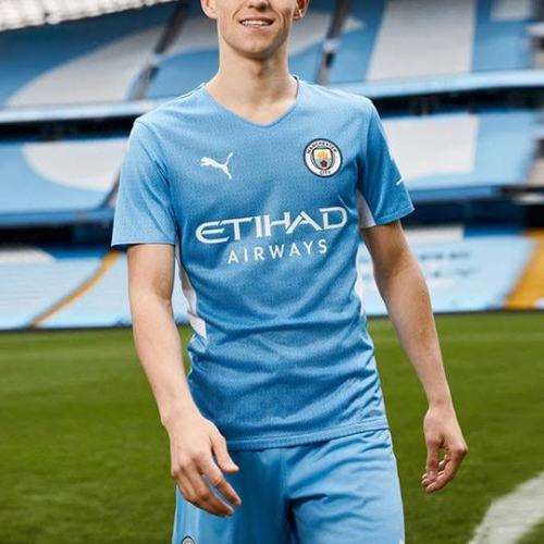 Manchester City Official Home Kit Size Medium !!!! Value R1399.99