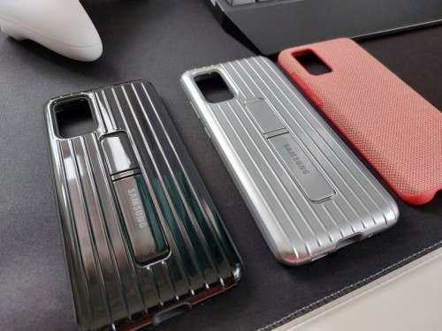 Samsung Galaxy S20+ (WITH EXTRAS!)