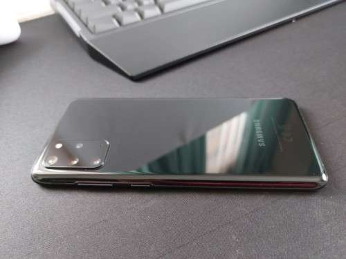 Samsung Galaxy S20+ (WITH EXTRAS!)