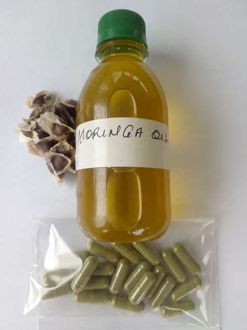 100% pure Moringa oil 200ml and 20 x 600mg Vegan moringa leaf capsules free