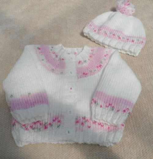 Cardigan and hat knitted set.