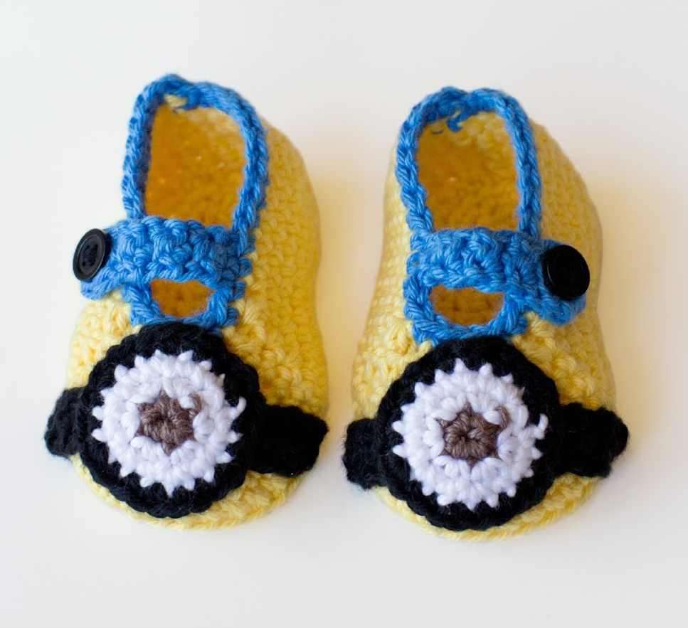 Minion baby shoe