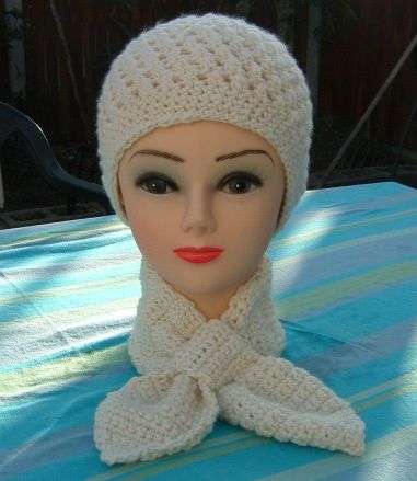 Wool hat and scarf set.