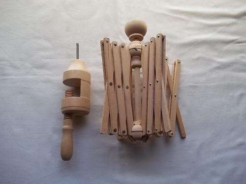 Wool winder, light brown in box