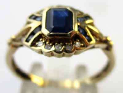 Gorgeous  9ct Solid Gold, Genuine Blue Sapphires and Diamonds Ring