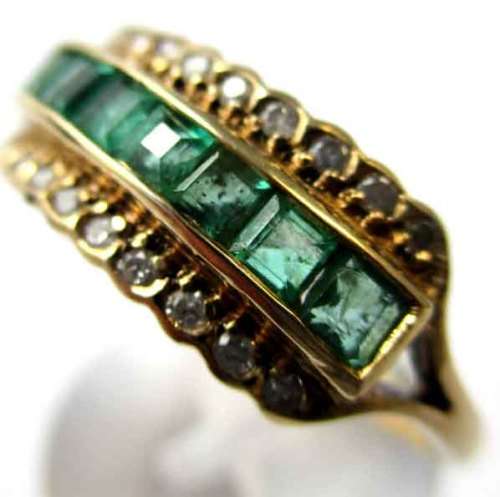 Ladies 9ct Gold, Princess cut Emeralds & Diamonds Ring