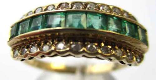 Ladies 9ct Gold, Princess cut Emeralds & Diamonds Ring