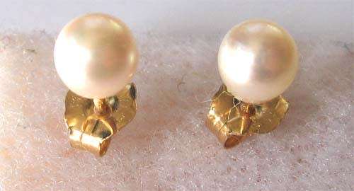 14 ct Solid Gold and Genuine Cultured Pearls Stud/  Earrings