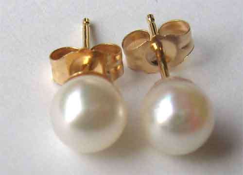 14 ct Solid Gold and Genuine Cultured Perls Earrings/ stud