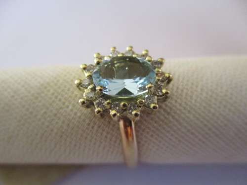 A 18ct Yellow  Gold Aquamarine and Diamonds Ring