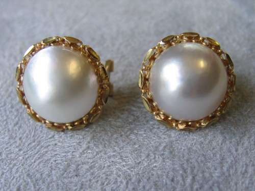9ct Solid Yellow Gold Genuine Mabe`Pearls Earrings