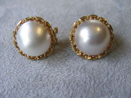 9ct Solid Yellow Gold Genuine Mabe`Pearls Earrings