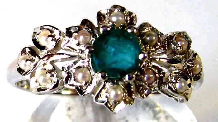 Sterling Silver , Emerald and Cultured Pearls Ring.