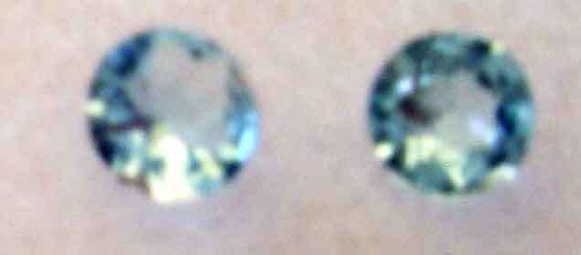 1 Lot, 2 pieces of  4.00 mm round cut Aquamarines, T.W. 0.44 ct.