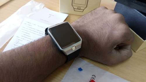 DZ09 SMART WATCH - IDEAL CHRISTMAS GIFT - CAN USE AS A PHONE - GRAB IT