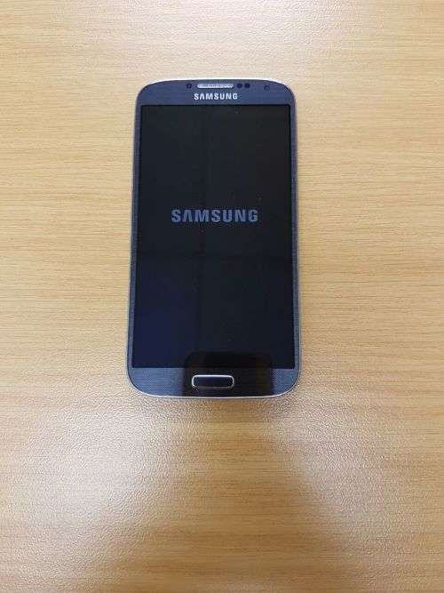 S4 Samsung 32 gig  in Neat Condition - Free New Cover & Glass Screen Protector & Powerbank