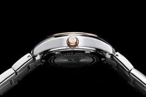 GENUINE!!! STUHRLING WOMEN'S ASCOT SWAROVSKI ACCENTED WATCH W/ BOX & MANUAL