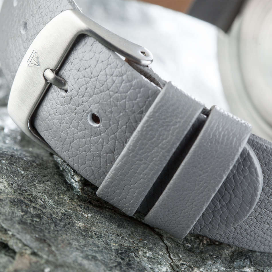 -I GENUINE I EXCLUSIVE I-  YVES CAMANI Morvan Mens Flat Stainless Steel Case Leather  Strap Watch