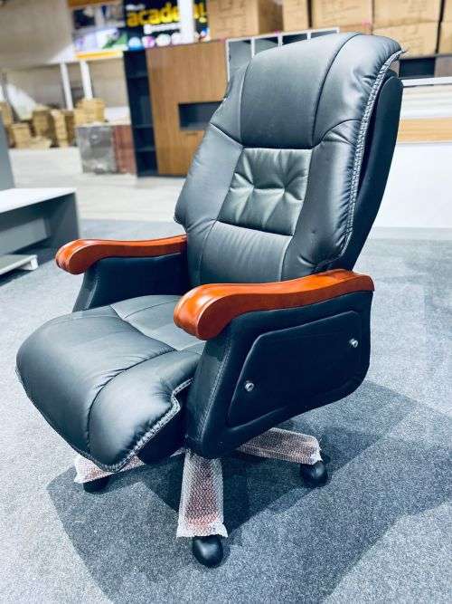EXECUTIVE P.U LEATHER OFFICE CHAIR/EXECUTIVE CHAIR/ BUSINESS LEATHER STUDY CHAIR BACK CHAIR