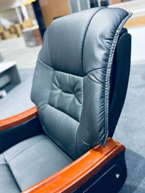 EXECUTIVE P.U LEATHER OFFICE CHAIR/EXECUTIVE CHAIR/ BUSINESS LEATHER STUDY CHAIR BACK CHAIR