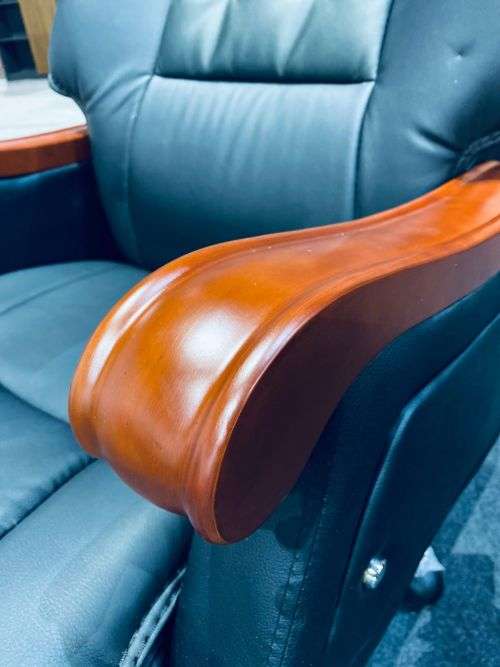 EXECUTIVE P.U LEATHER OFFICE CHAIR/EXECUTIVE CHAIR/ BUSINESS LEATHER STUDY CHAIR BACK CHAIR