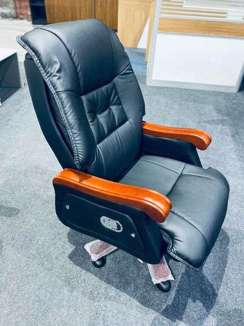 EXECUTIVE P.U LEATHER OFFICE CHAIR/EXECUTIVE CHAIR/ BUSINESS LEATHER STUDY CHAIR BACK CHAIR