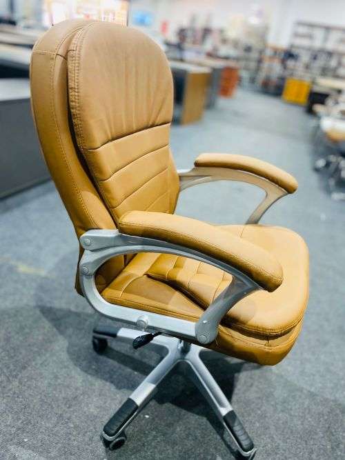 Executive Comfortable PU Leather Steady Office Chair with Adjustable Height