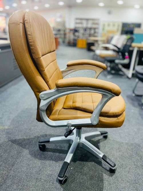 Executive Comfortable PU Leather Steady Office Chair with Adjustable Height