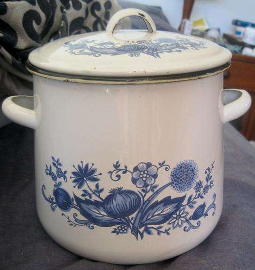 LOVELY SOLID BLUE-PATTERNED ENAMEL BARREL.
