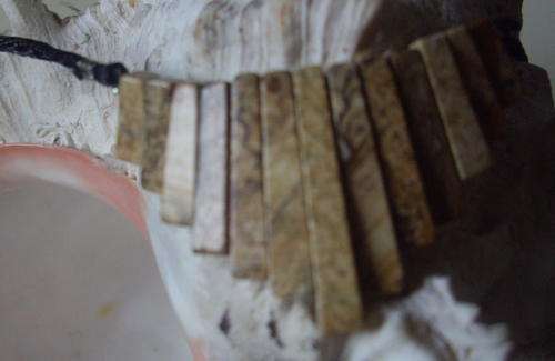 VERSATILE PICTURE JASPER, WEAR IT LONG, OR SNUG...