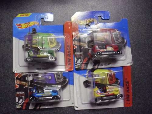 Hot Wheels Bump around ( 4 variations)