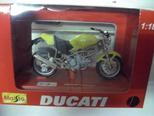 DUCATI  Monster 900