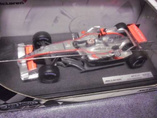 Mclaren MP4-21 Kimi Raikkonen - HOTWHEELS Scale 1:18