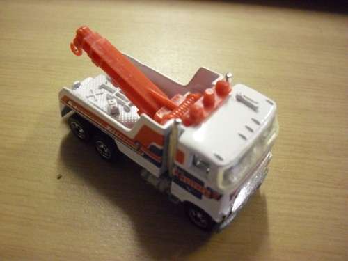 HOTWHEELS - TOW TRUCK