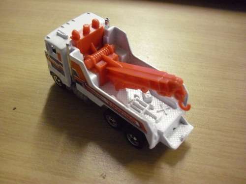 HOTWHEELS - TOW TRUCK