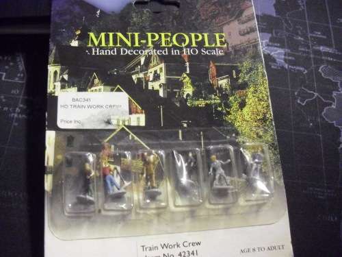 TRAIN WORK CREW - HO SCALE - MADE BY BACHMANN