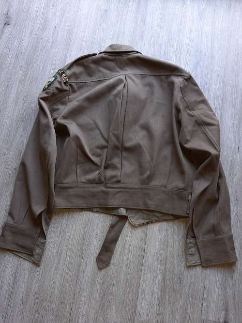 1 parachute battalion bunny jacket with cloth flashes x 1 wing