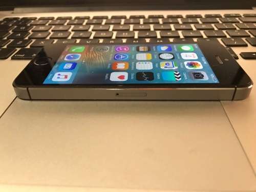 Apple iPhone 5s 16GB Space Gray (6 Month Warranty)