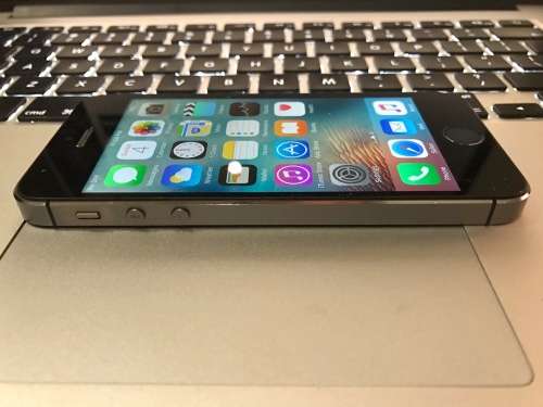 Apple iPhone 5s 16GB Space Gray (6 Month Warranty)