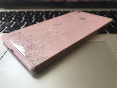 Pink Huawei Ascend P7 (Cracked Glass)