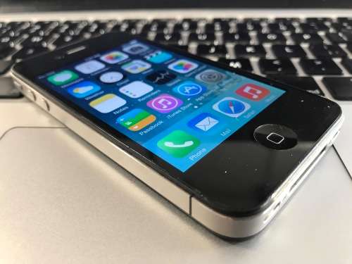 iPhone 4 32GB Black - Golden Oldie