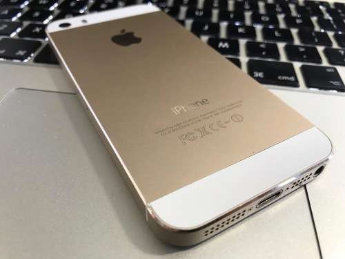 iPhone 5s 16GB Gold {Not Booting}