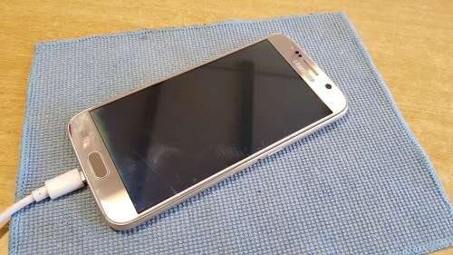 Samsung Galaxy S6 Gold (Poor Condition - Broken Screen, missing back cover)
