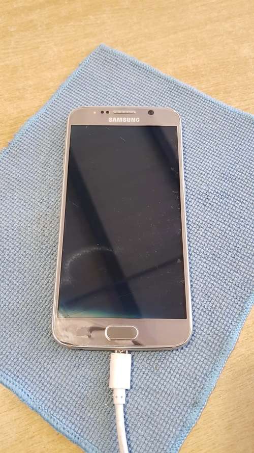 Samsung Galaxy S6 Gold (Poor Condition - Broken Screen, missing back cover)