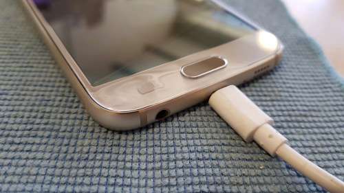 Samsung Galaxy S6 Gold (Poor Condition - Broken Screen, missing back cover)