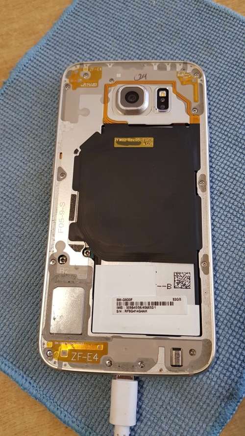 Samsung Galaxy S6 Gold (Poor Condition - Broken Screen, missing back cover)