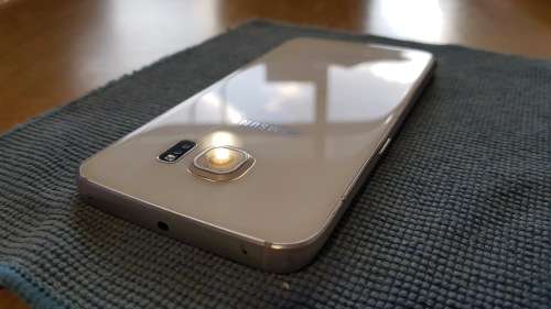 Galaxy S6 Edge 64GB White Pearl {Poor condition - cracked screen glass}