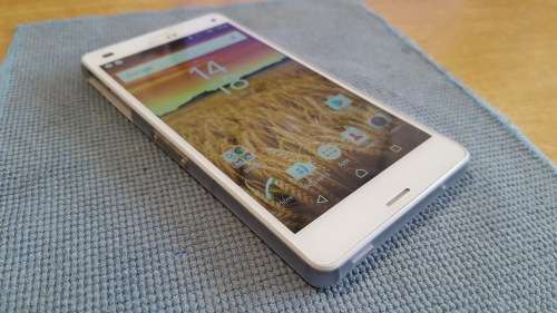 Sony Xperia Z3 Compact 16GB White {cracked back glass}