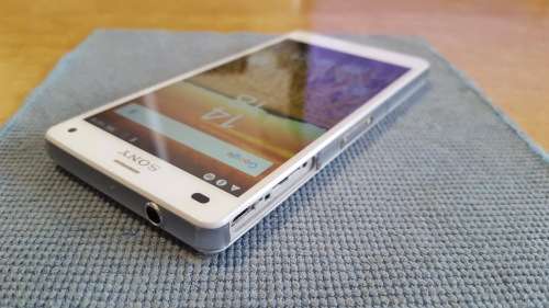 Sony Xperia Z3 Compact 16GB White {cracked back glass}