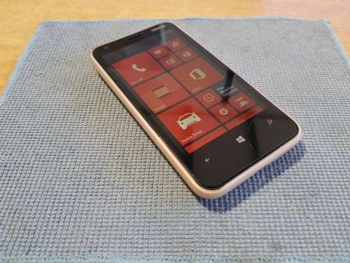 Nokia Lumia 620 8GB Cream White (Cracked Glass)